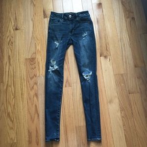 0L Ripped AEO Hi Rise Jeans